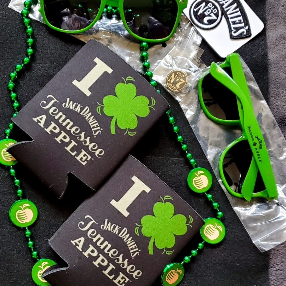 Jack Daniel's Apple Party for 2 friends